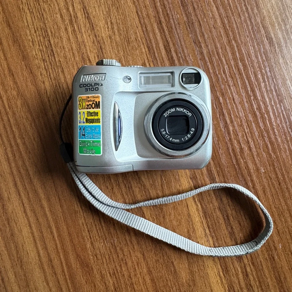 Nikon Coolpix 3100 14MP digital camera